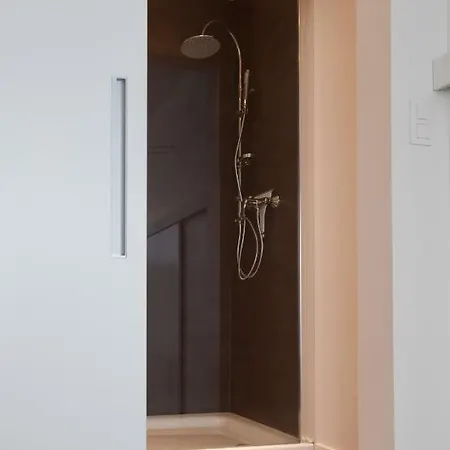 La Petite Galerie Vieux Marche Au Beurre טורנאי